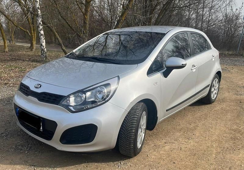 Gebraucht Kia Rio 86 PS (63 kW) 2014 Silber Kleinwagen