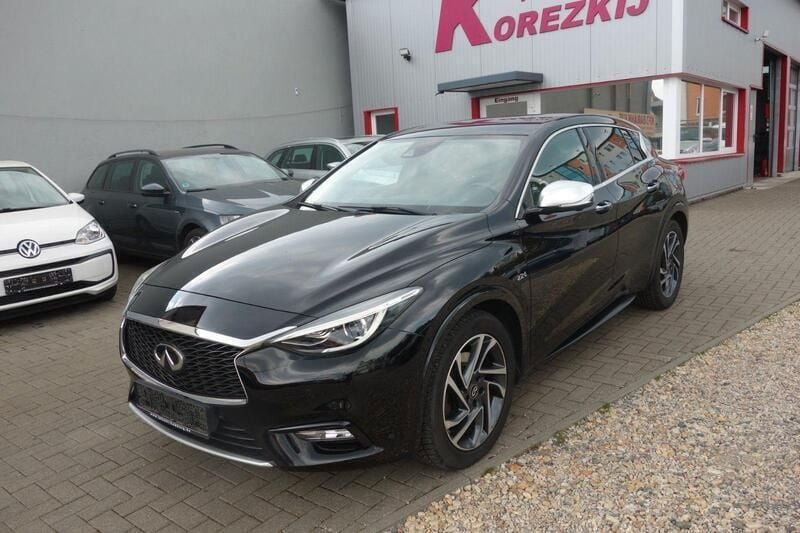 Schwarz Gebraucht 2016 Infiniti Q30 Kleinwagen | 12.789 € (Superpreis) - Bild 1/4