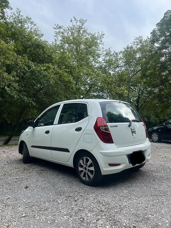 Gebraucht Hyundai i10 69 PS (50 kW) 2011 Weiß Kleinwagen