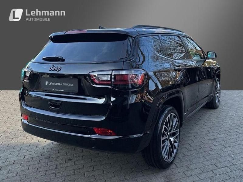 Neu Jeep Compass Summit 131 PS (96 kW) 2025 Schwarz SUV