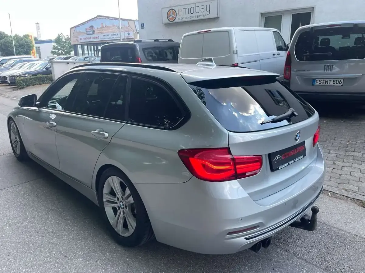 Gebraucht BMW 320 Sport Line 190 PS (139 kW) 2016 Glaciersilber Kombi