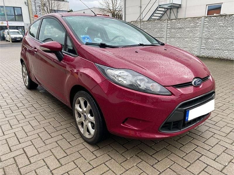 Gebraucht Ford Fiesta Trend 82 PS (60 kW) 2011 Rot Kleinwagen
