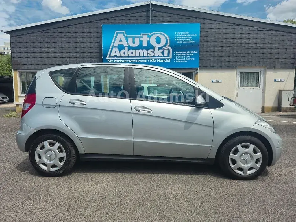 Gebraucht Mercedes A180 116 PS (85 kW) 2010 Silber Van / Kleinbus