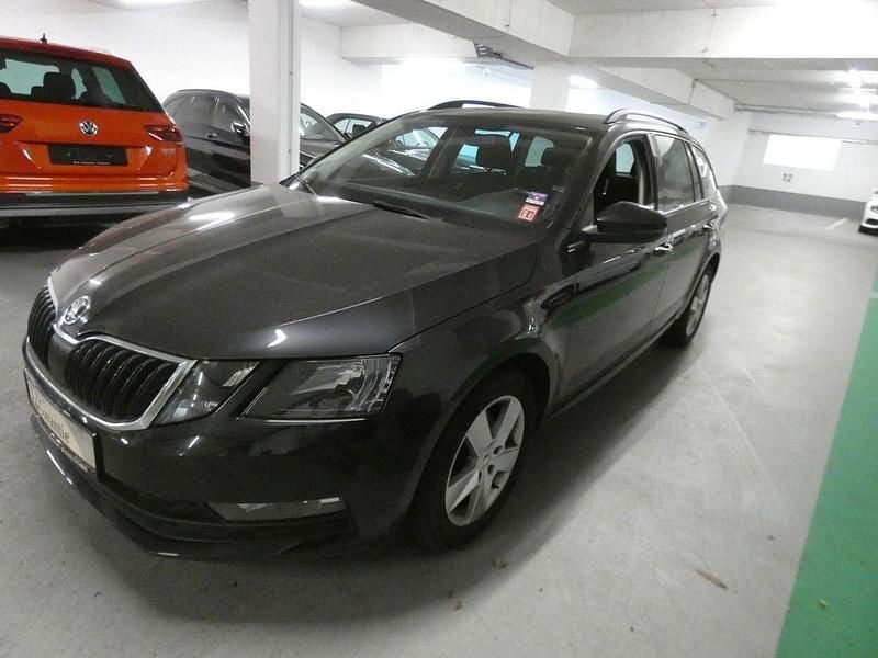Cerna magic/black magic Gebraucht 2020 Skoda Octavia Tour Kombi | 13.999 € (Superpreis) - Bild 1/4