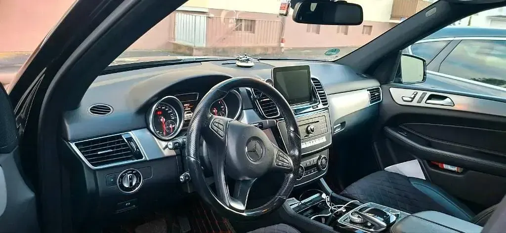 Gebraucht Mercedes GLE250 204 PS (150 kW) 2016 Schwarz SUV