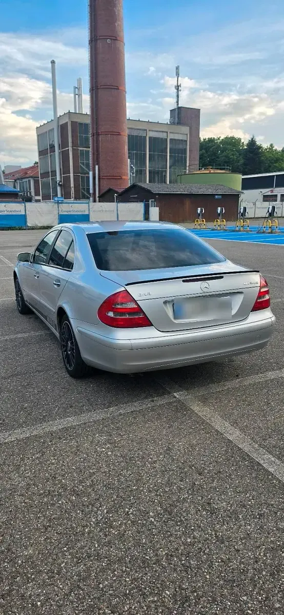 Gebraucht Mercedes E220 150 PS (110 kW) 2005 Silber Limousine