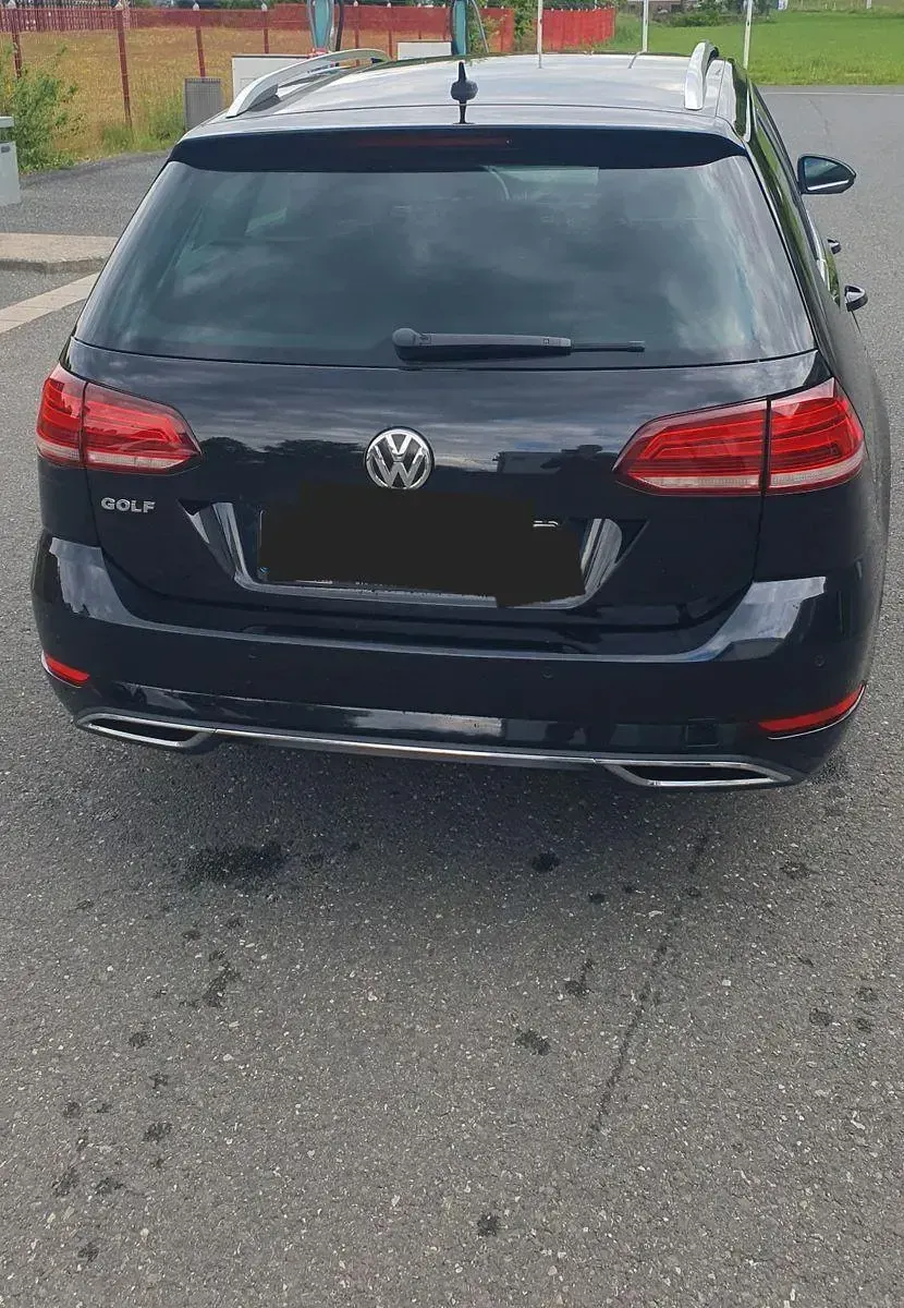 Gebraucht VW Golf VII Highline 150 PS (110 kW) 2020 Schwarz Kombi