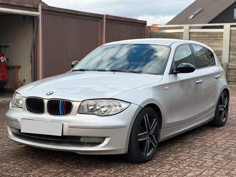 Silber Gebraucht 2010 BMW 118 Kleinwagen | 2.990 € (Superpreis) - Bild 1/4