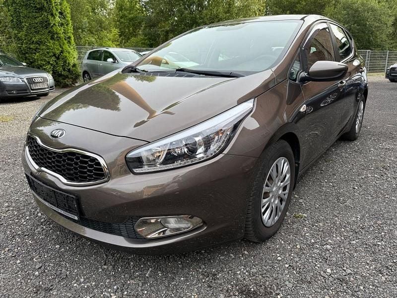 Gebraucht Kia Ceed 135 PS (99 kW) 2013 Braun Kleinwagen