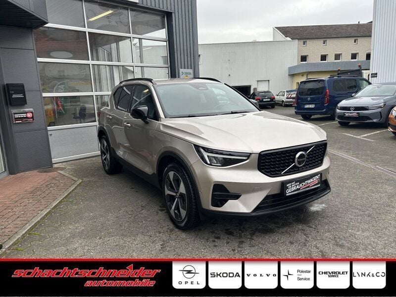 Gebraucht Volvo XC40 Plus 163 PS (119 kW) 2024 Bright dusk metalic SUV