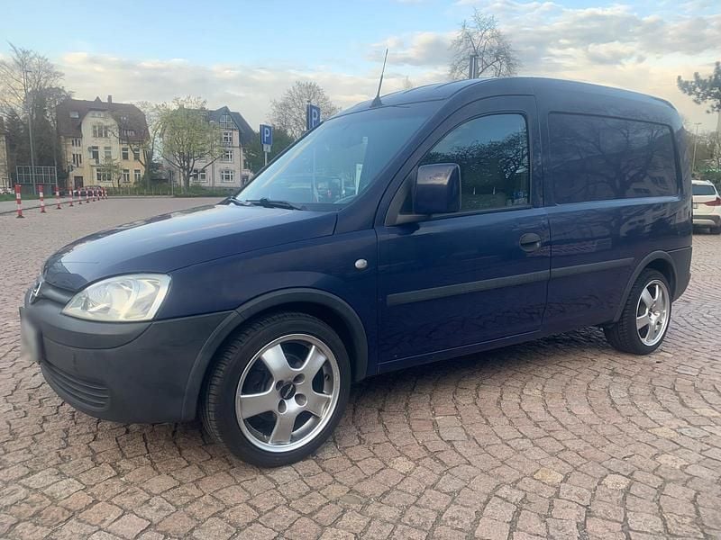 Second-hand Opel Combo 75 CP (55 kW) 2005 Albastru Monovolum