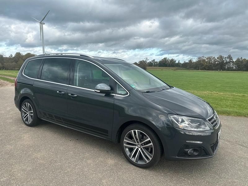 Grau Gebraucht 2019 Seat Alhambra FR-Line Van / Kleinbus | 24.700 € (Fairer Preis) - Bild 1/4