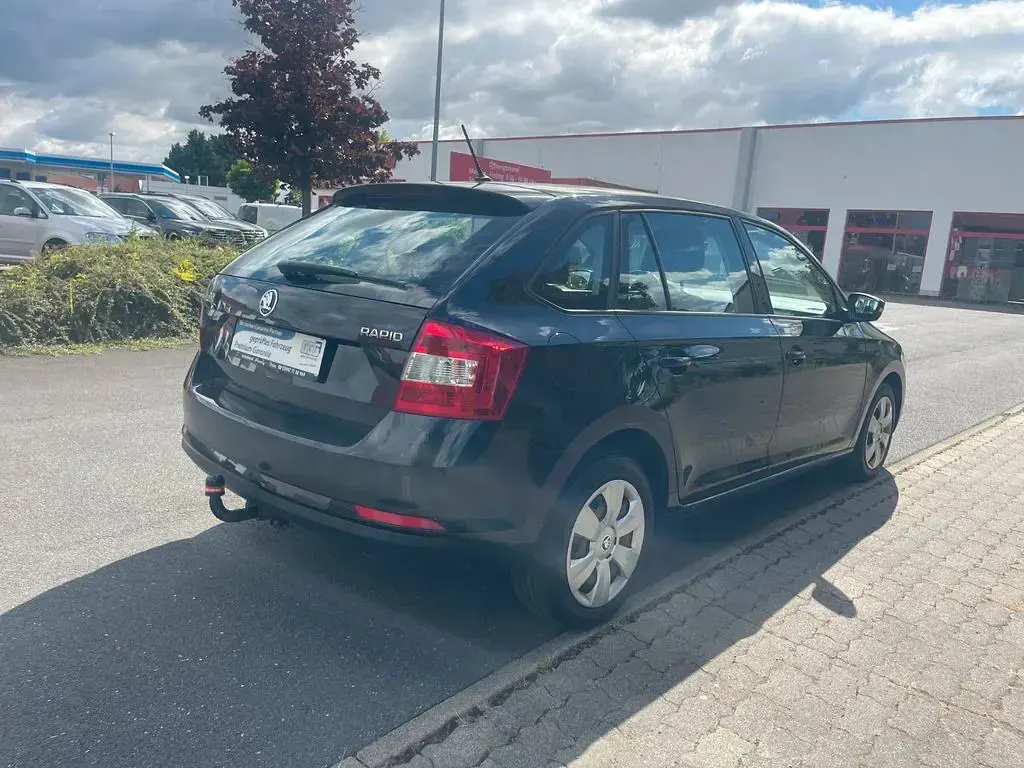 Gebraucht Skoda Rapid Ambition 90 PS (66 kW) 2015 Schwarz Kleinwagen