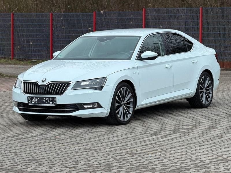 Gebraucht Skoda Superb LAURIN & KLEMENT 190 PS (139 kW) 2016 Weiß Limousine
