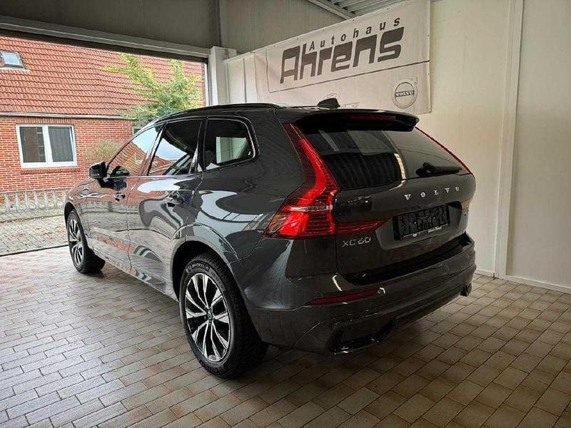 Gebraucht Volvo XC60 Plus 197 PS (144 kW) 2024 Platinum grey / metallic SUV