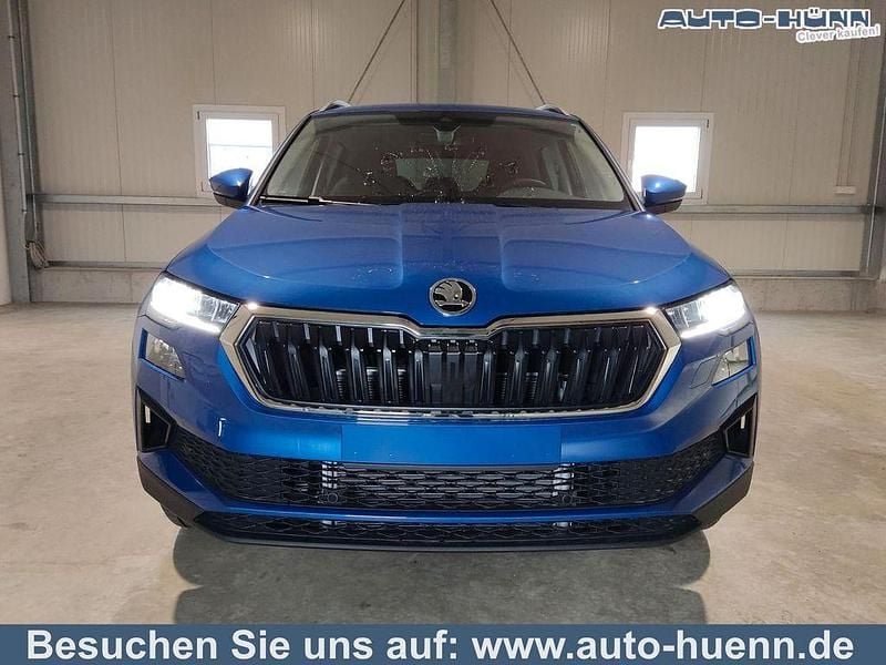 Raceblau metallic raceblau metallic Neu 2025 Skoda Karoq Selection SUV | 30.990 € (Superpreis) - Bild 1/1