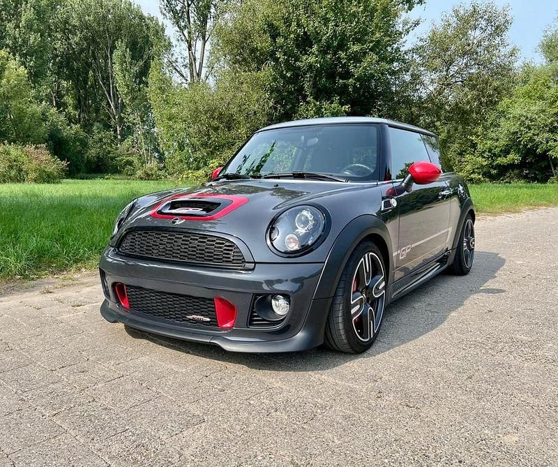 Grau Gebraucht 2013 Mini John Cooper Works Kleinwagen | 22.499 € (Fairer Preis) - Bild 1/4