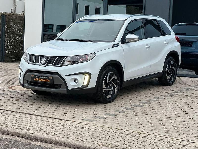Weiß Gebraucht 2017 Suzuki Vitara SUV | 15.499 € (Fairer Preis) - Bild 1/4