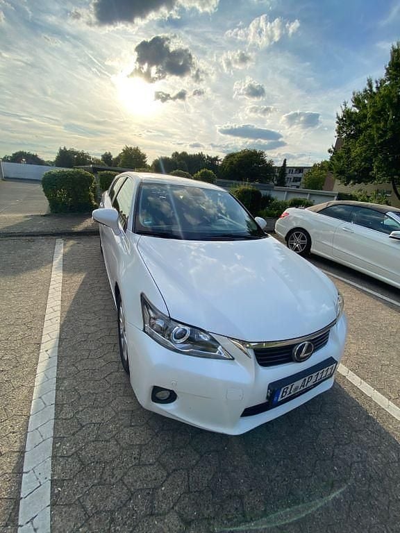 Weiß Gebraucht 2012 Lexus CT200h Executive Line Limousine | 8.600 € (Fairer Preis) - Bild 1/4