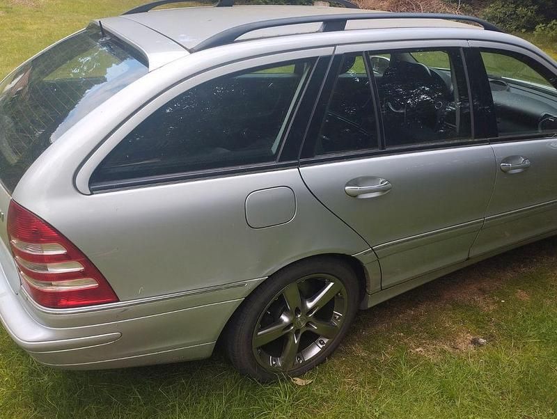 Gebraucht Mercedes 320 224 PS (164 kW) 2005 Silber Limousine