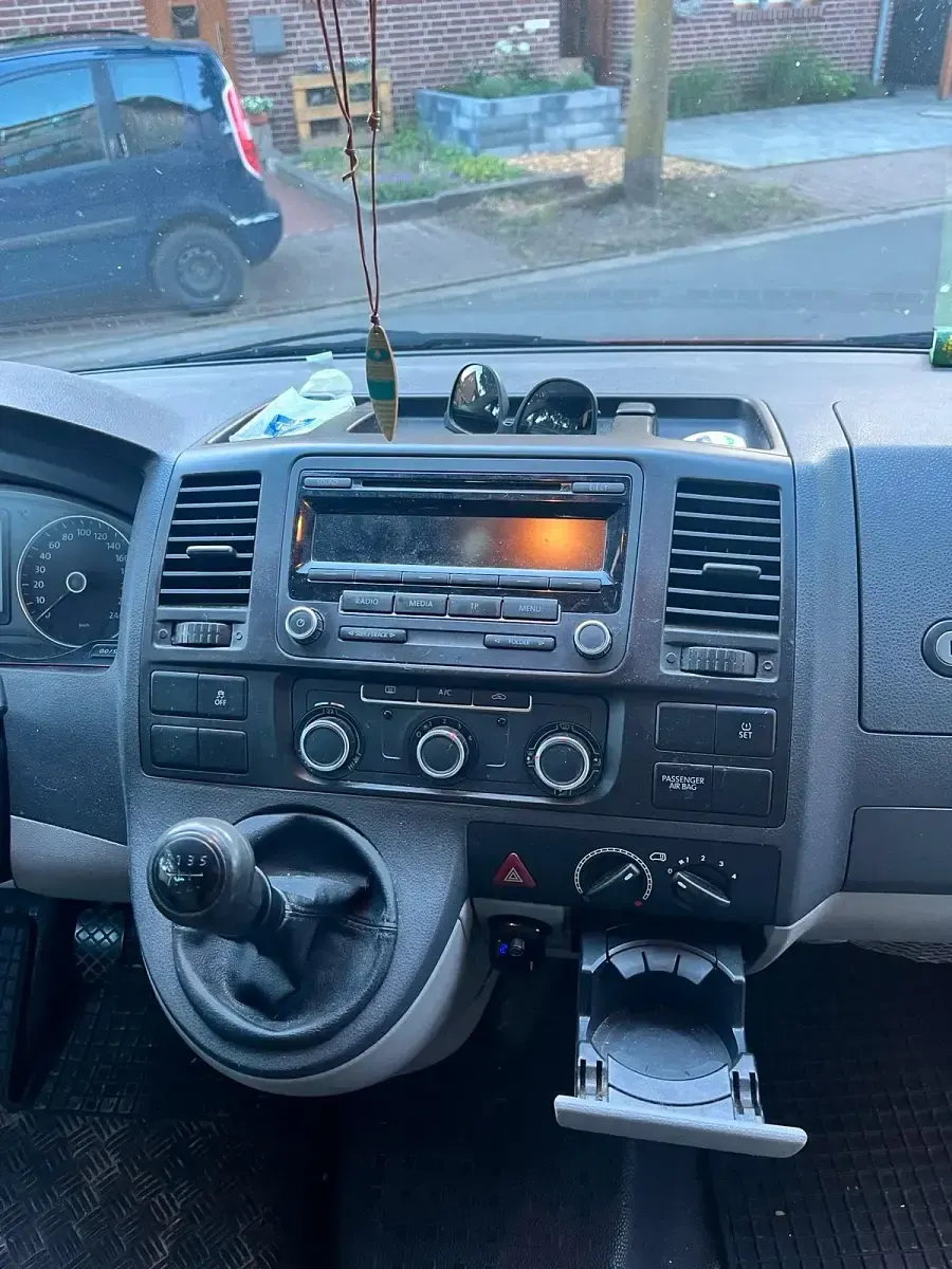 Gebraucht VW Caravelle 105 PS (77 kW) 2012 Rot Van