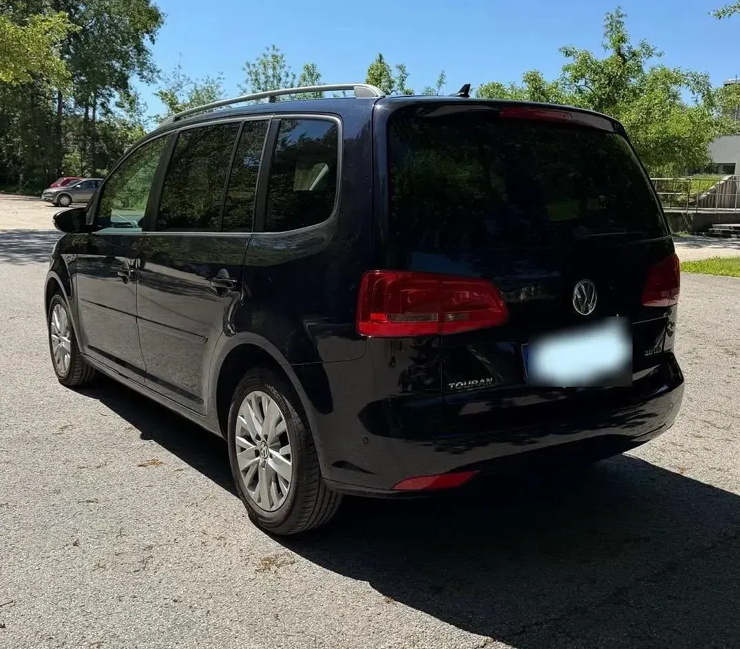 Gebraucht VW Touran Life 140 PS (102 kW) 2014 Schwarz Van / Kleinbus