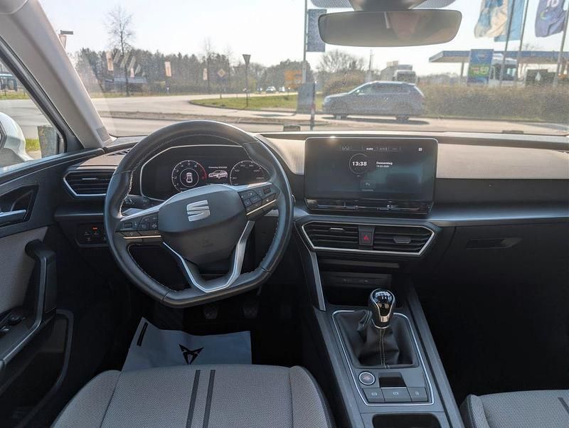 Gebraucht Seat Leon Style 131 PS (96 kW) 2022 Weiß Limousine