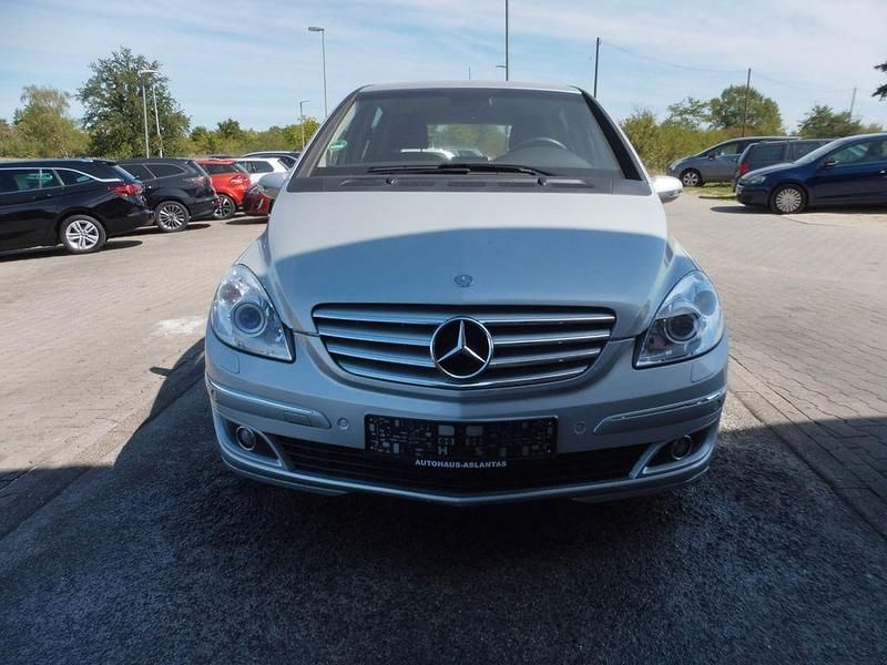 Silber Gebraucht 2006 Mercedes B200 Van / Kleinbus | 8.900 € (Teuer) - Bild 1/4
