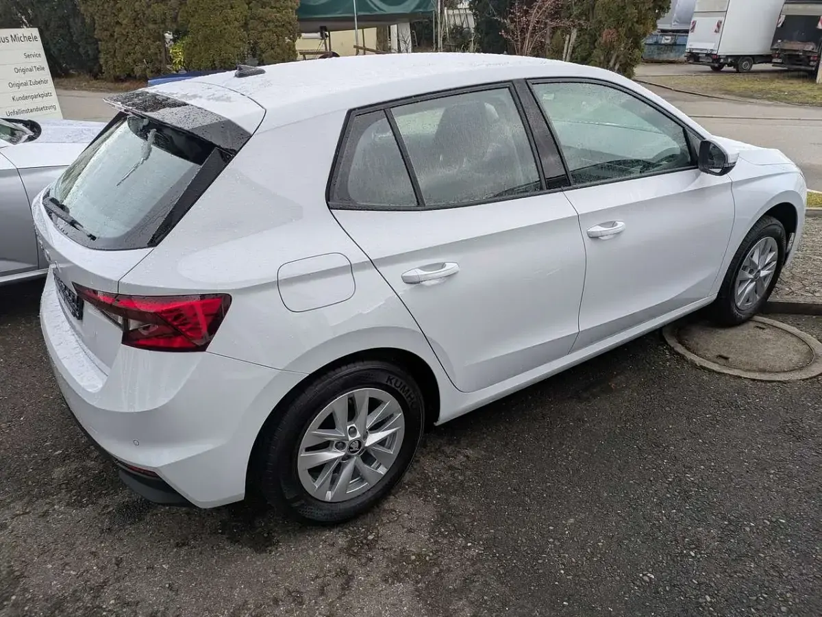 Neu Skoda Fabia Essence 80 PS (58 kW) 2026 Moonweiss metallic Kleinwagen