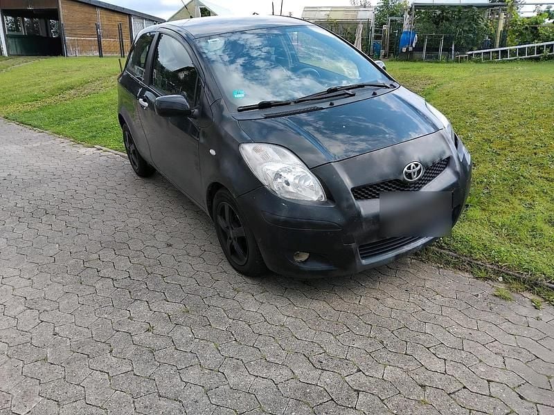 Schwarz Gebraucht 2011 Toyota Yaris Kleinwagen | 1.500 € - Bild 1/4