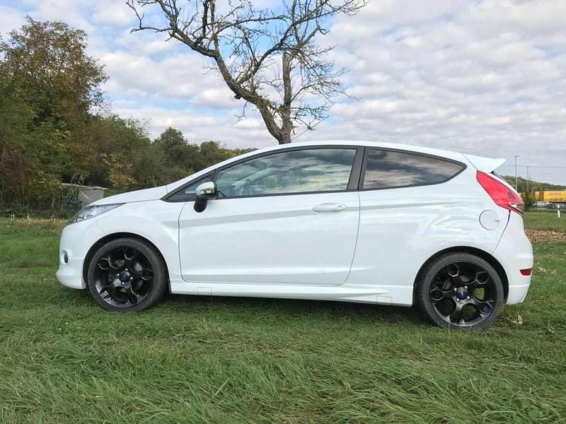 Weiß Gebraucht 2012 Ford Fiesta S Kleinwagen | 4.000 € (Guter Preis) - Bild 1/4