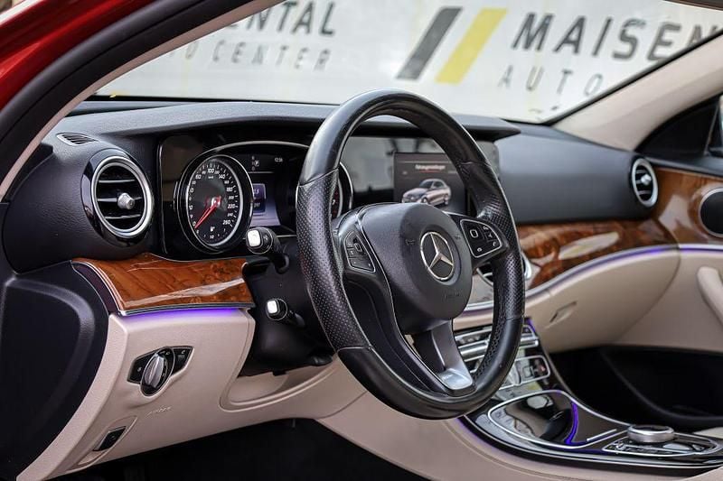 Gebraucht Mercedes E200 Exclusive 184 PS (135 kW) 2017 Rot Limousine