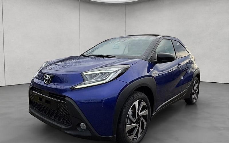 Neu Toyota Aygo X Play 72 PS (52 kW) 2025 Juniper blue metallic/dach mys SUV