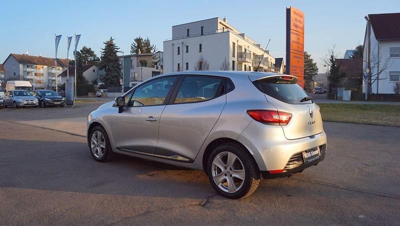 Gebraucht Renault Clio IV Dynamique 120 PS (88 kW) 2014 Silber Limousine