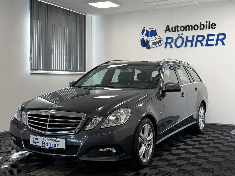 Grau 755 (tenoritgrau metalliclack) (metallic) Gebraucht 2010 Mercedes E350 Kombi | 9.990 € (Superpreis) - Bild 1/4