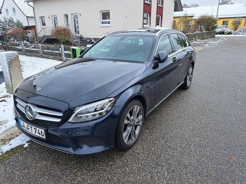 Gebraucht Mercedes C300e 306 PS (225 kW) 2019 Blau Limousine