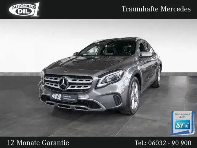 Orientbraun metalliclack Gebraucht 2017 Mercedes GLA250 SUV | 20.889 € (Fairer Preis) - Bild 1/4