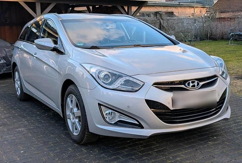 Gebraucht Hyundai i40 135 PS (99 kW) 2014 Silber Kombi