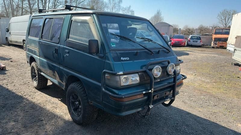 Grün Gebraucht 1995 Mitsubishi L300 Van / Kleinbus | 3.200 € - Bild 1/4
