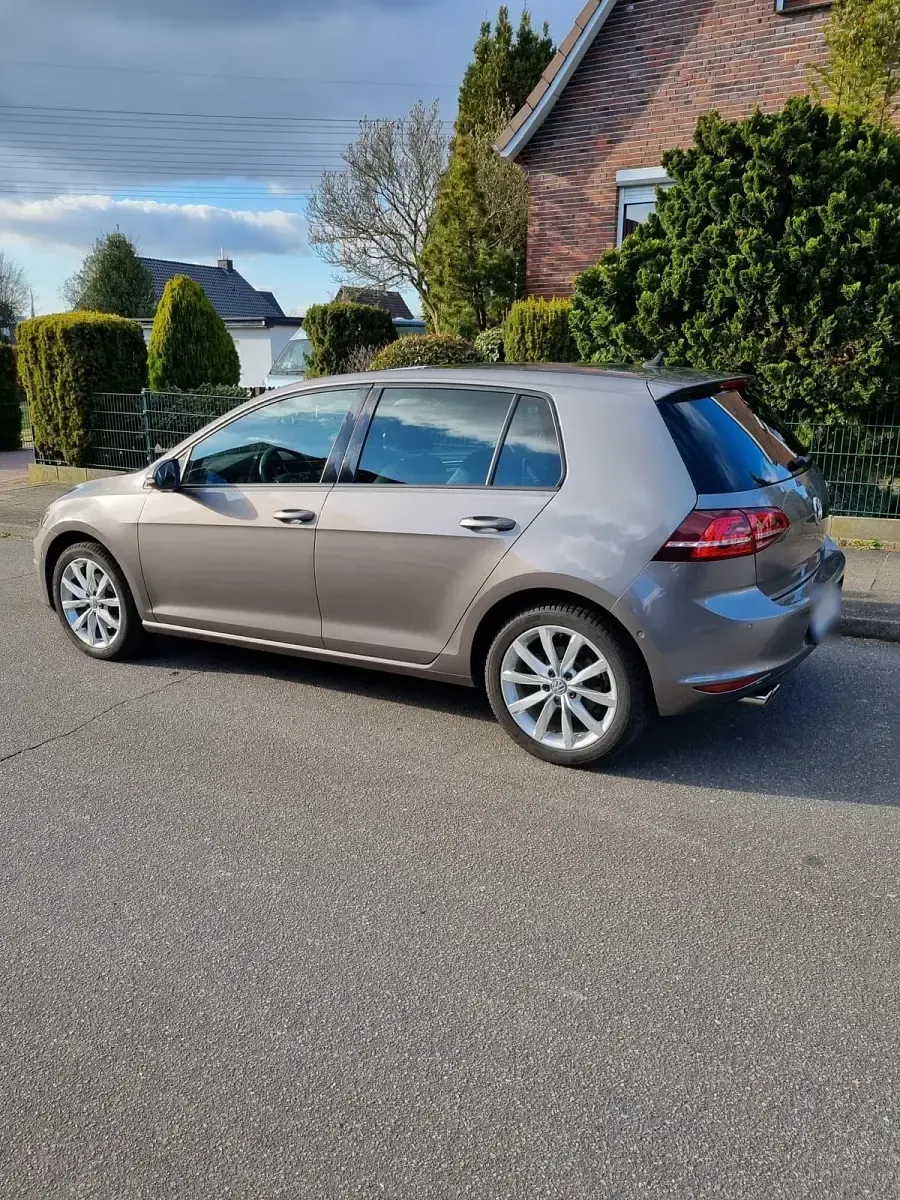 Gebraucht VW Golf VII Highline 150 PS (110 kW) 2015 Grau Limousine