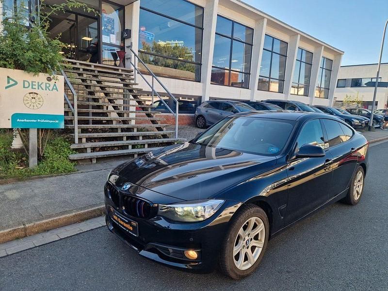 Schwarz Gebraucht 2016 BMW 320 Limousine | 12.999 € (Superpreis) - Bild 1/4