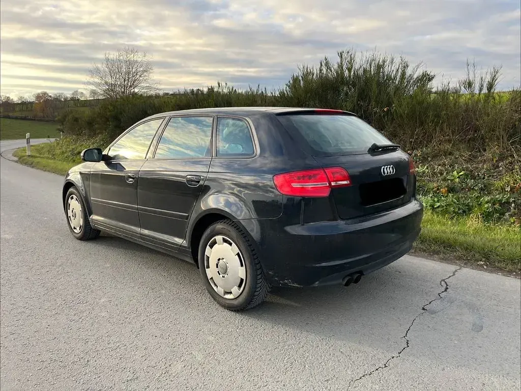 Używany Audi A3 Attraction 125 KM (91 kW) 2011 Czarny Hatchback