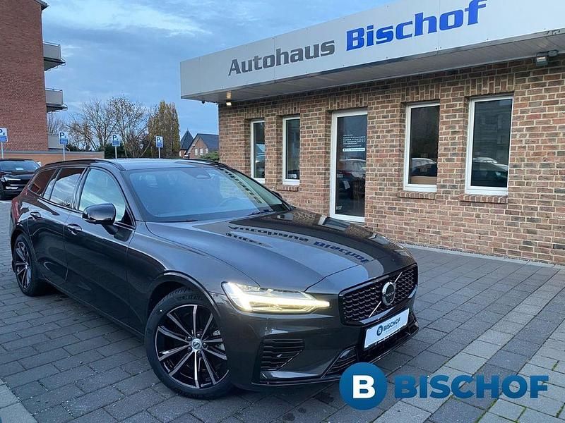 Grau Gebraucht 2025 Volvo V60 Plus Kombi | 40.890 € (Guter Preis) - Bild 1/4