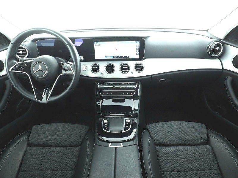 Gebraucht Mercedes E220 Avantgarde 200 PS (147 kW) 2022 Silber Limousine