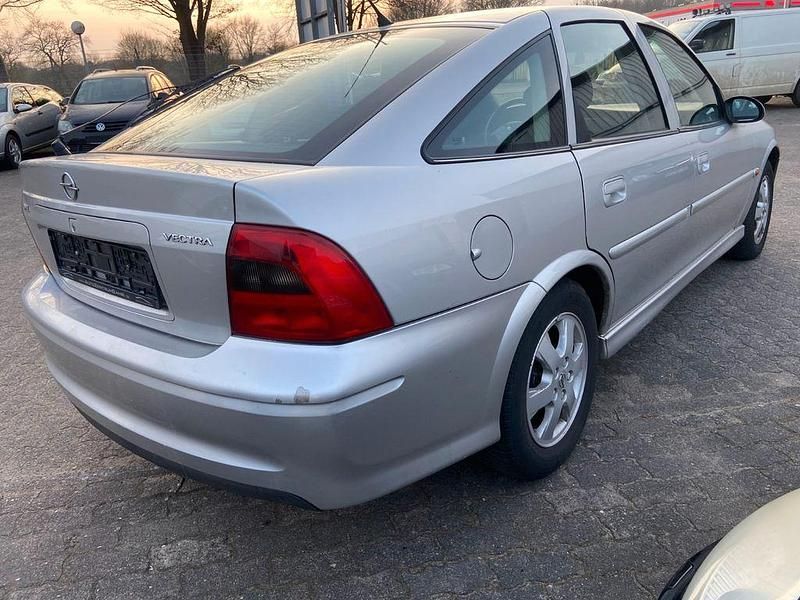 Gebraucht Opel Vectra Sport 101 PS (74 kW) 2001 Silber Limousine