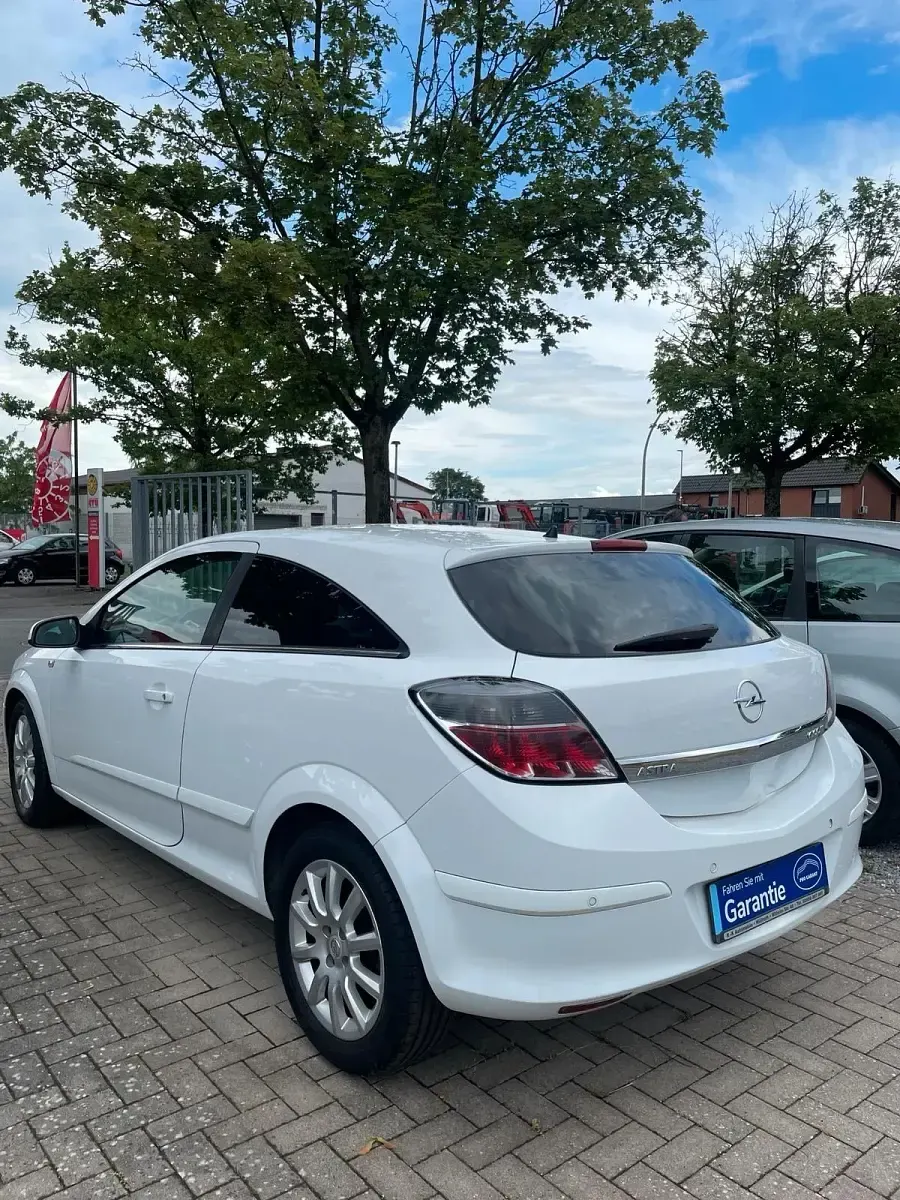 Gebraucht Opel Astra GTC 90 PS (66 kW) 2008 Weiß Coupé