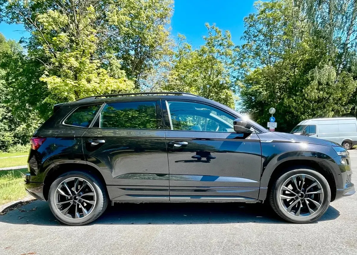 Gebraucht Skoda Karoq SportLine 150 PS (110 kW) 2022 Schwarz SUV