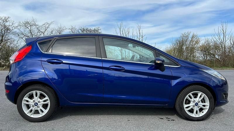 Gebraucht Ford Fiesta Titanium 95 PS (69 kW) 2017 Blau Kleinwagen