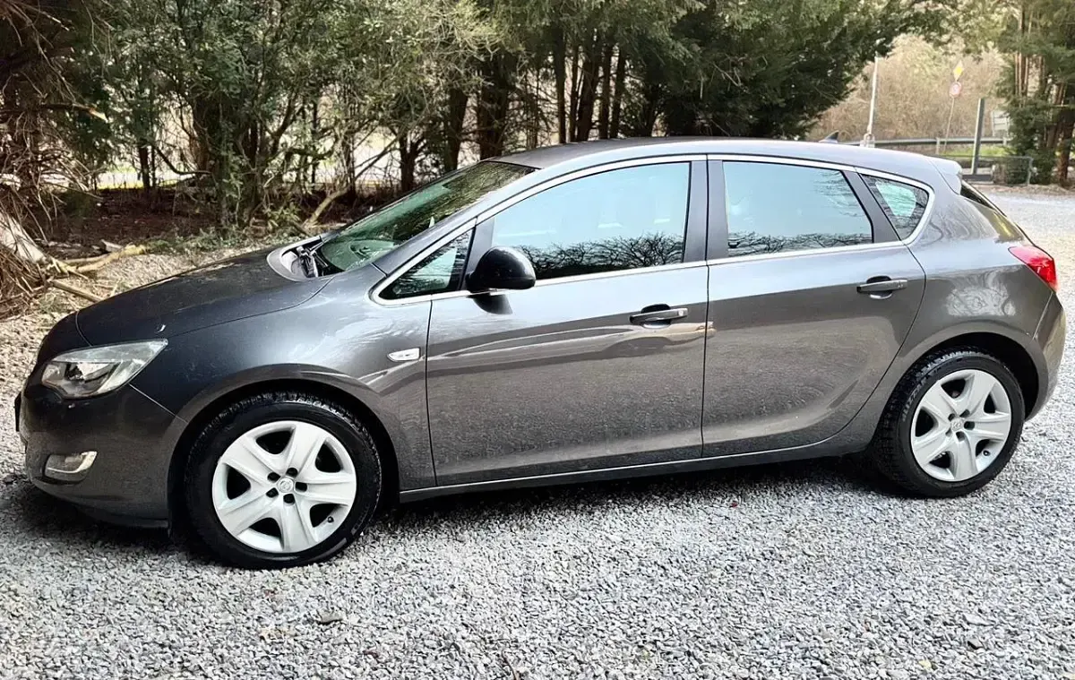 Gebraucht Opel Astra 115 PS (84 kW) 2010 Grau Kleinwagen