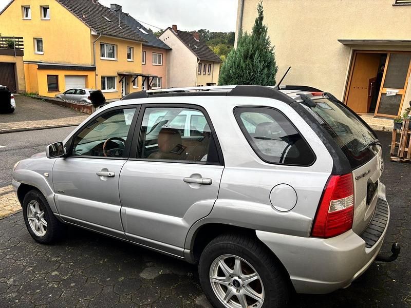 Silber Gebraucht 2008 Kia Sportage SUV | 1.500 € (Superpreis) - Bild 1/4